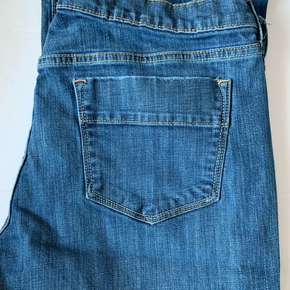 🍉Old Navy Jeans The Sweetheart, Juniors, straight leg, stretch, reg fit, - Picture 2 of 8